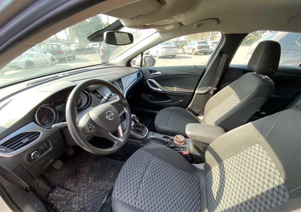 Opel Astra cena 27000 przebieg: 122500, rok produkcji 2019 z Łazy małe 154